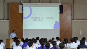 江南中 講話の様子1