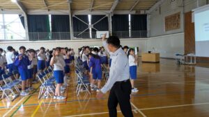 江南中 講話の様子2